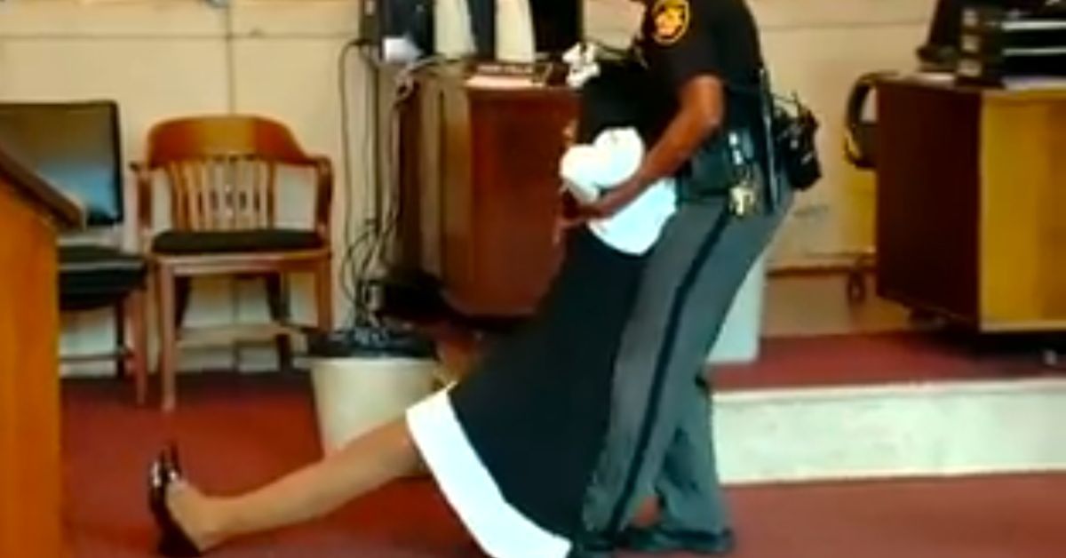 A Former Ohio Judge Was Literally Dragged Out Of The Courtroom After Being Sentenced To Prison