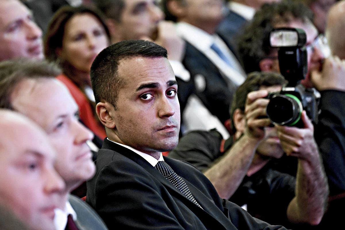 Il premier disinnesca il caso Metropol. Ma scoppia la grana con i pentastellati