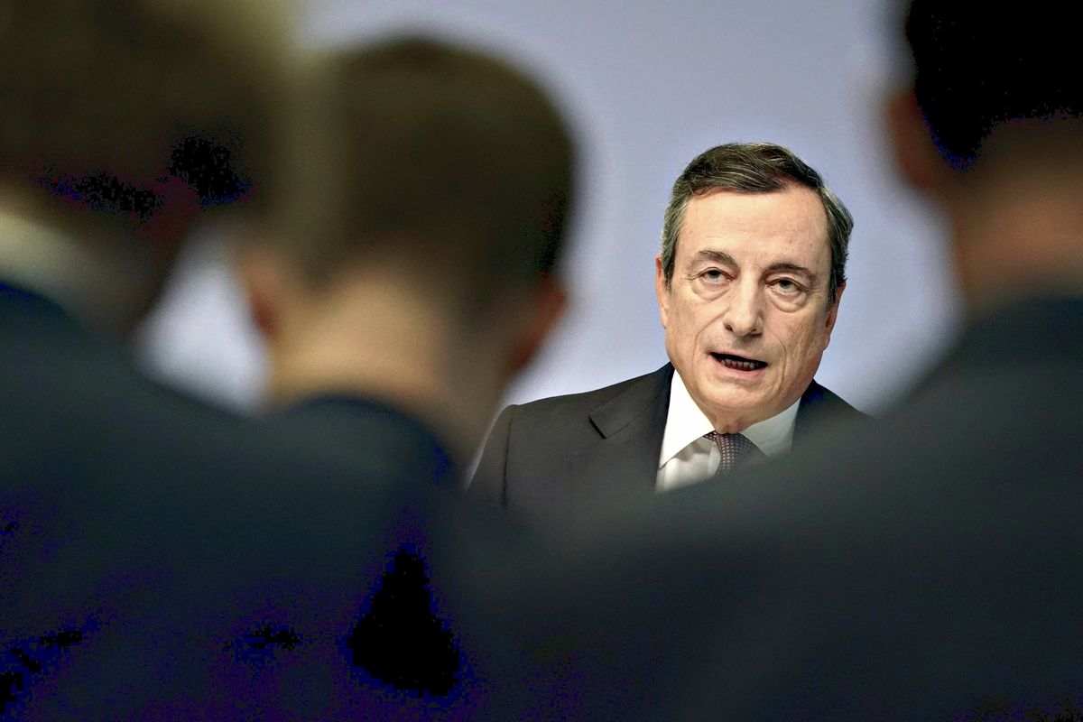 Draghi impone la linea alla Lagarde. Meno austerity, più investimenti