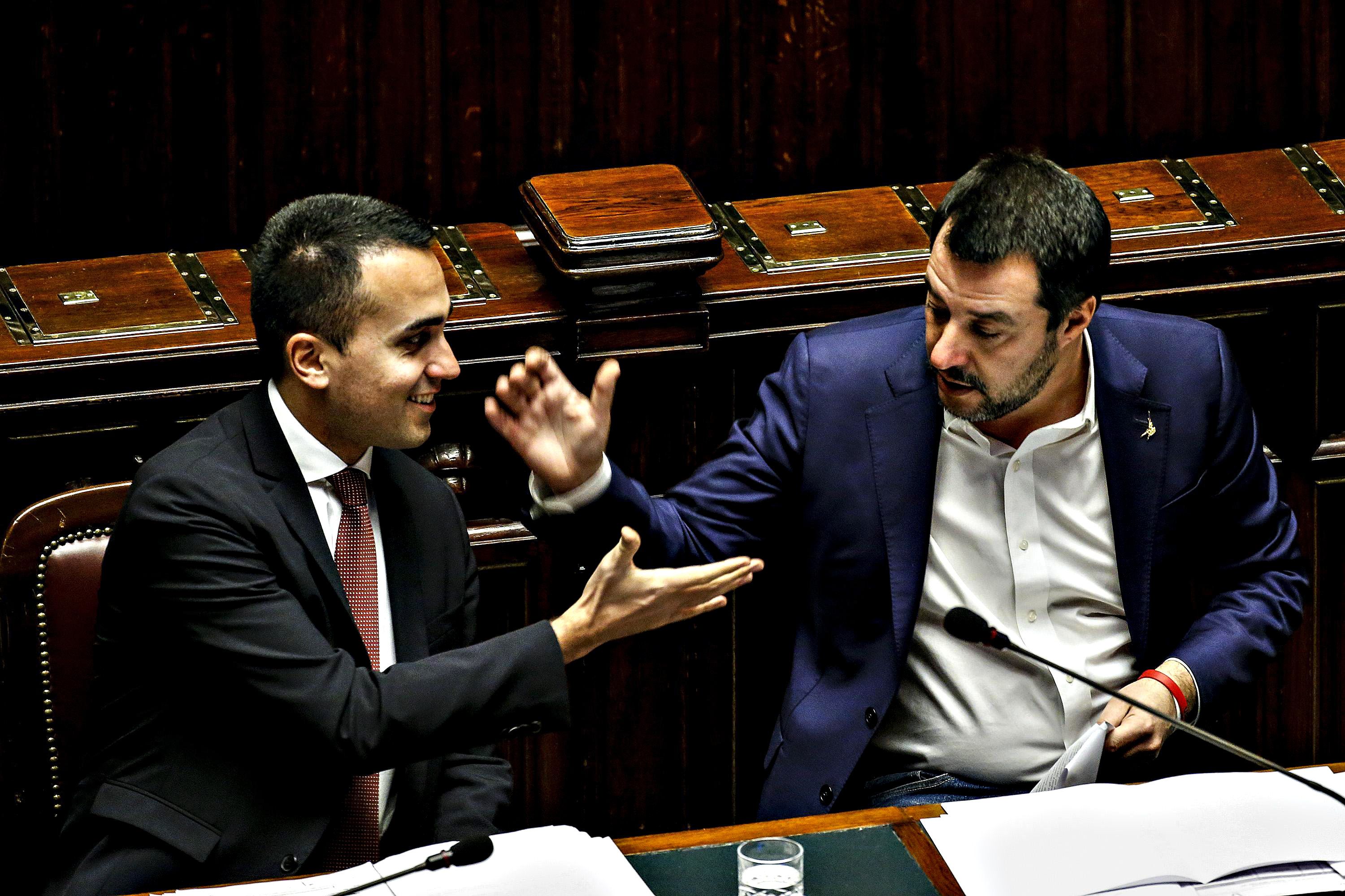 Salvini e Di Maio firmano la tregua per sventare il ribaltone del Colle