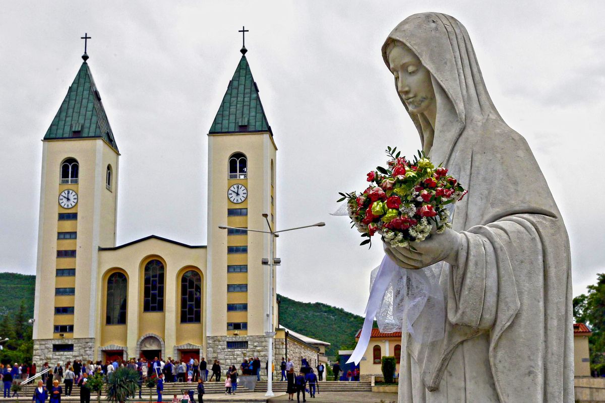 Due notabili vaticani a Medjugorje. Si prepara una svolta sulle apparizioni?