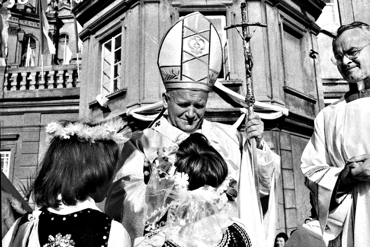 Wojtyla «tradito». Gli studenti scrivono al capo dell’istituto