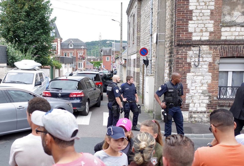 rouen-assalto-chiesa