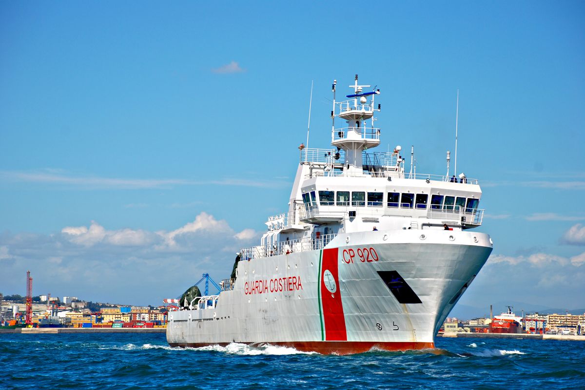 C’è una nuova Diciotti. Negato lo sbarco alla nave Gregoretti con 140 immigrati