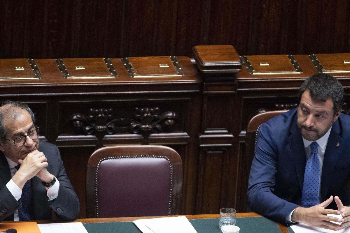 Rissa nell’esecutivo sul taglio delle tasse. Tria irride la Lega
