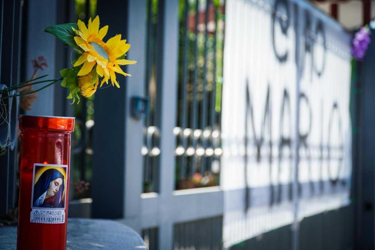 «Il carabiniere morto? Uno di meno». Adesso licenziate questa insegnante