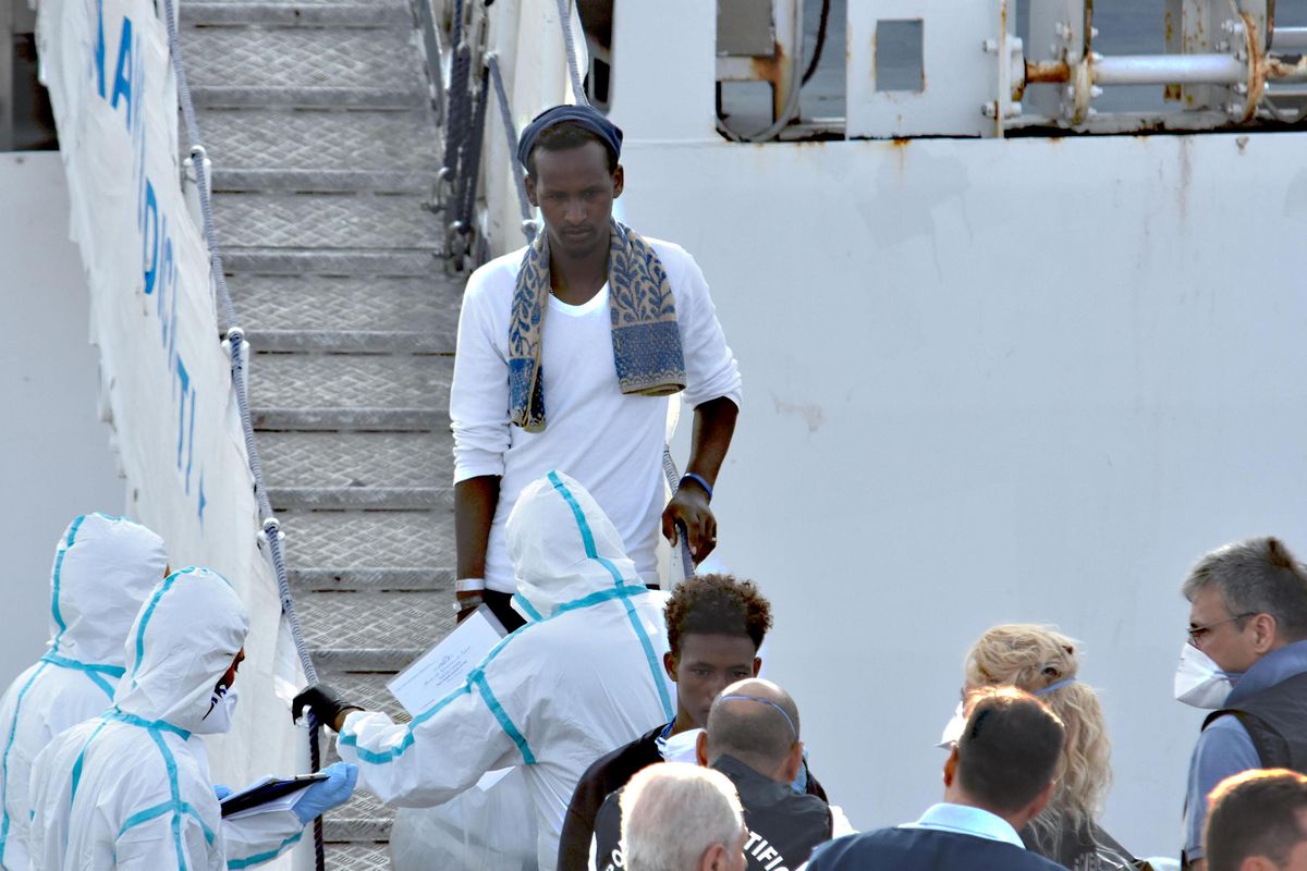 «Salvare i naufraghi ora è reato». Tutte le balle sul decreto Salvini bis