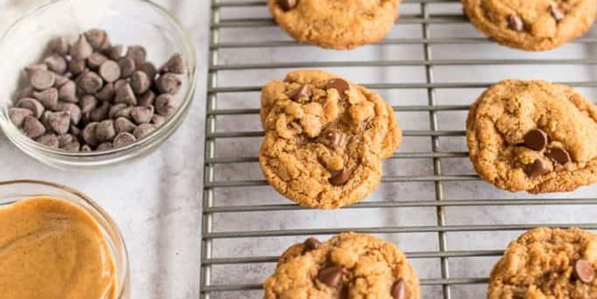 5 Ingredient Peanut Butter Chocolate Chip Cookies