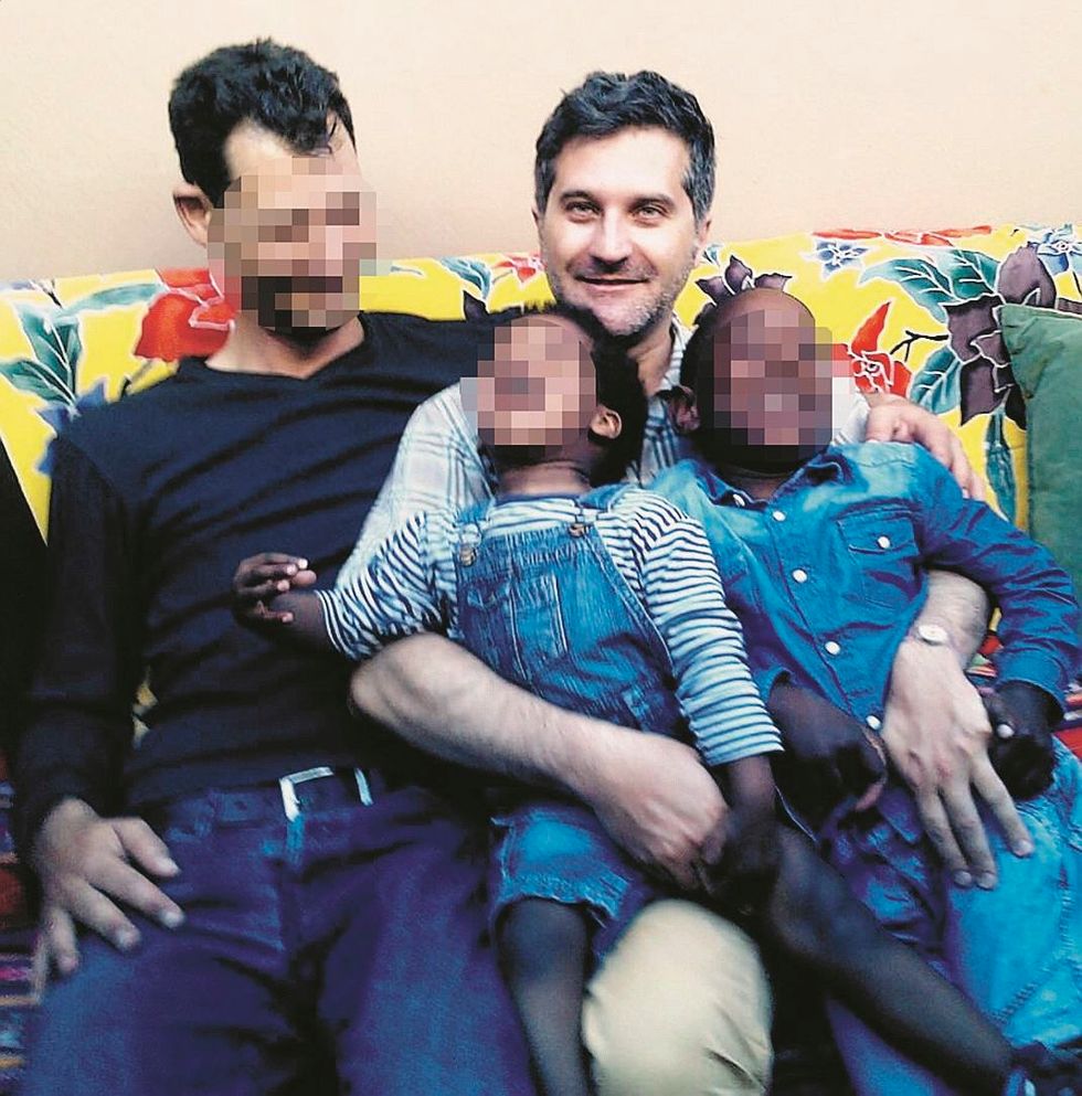 «È forte il sospetto che sia un’adozione gay»