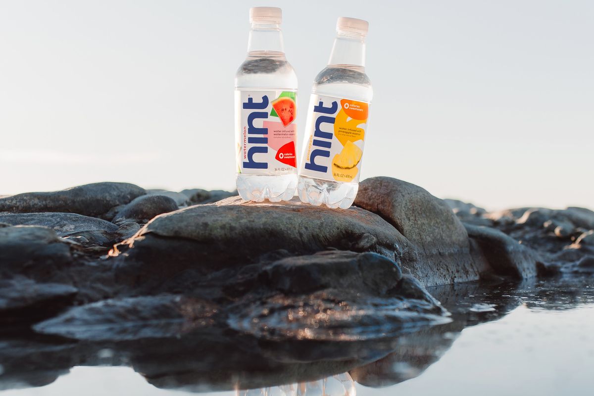 2 hint waters on the rocky shores
