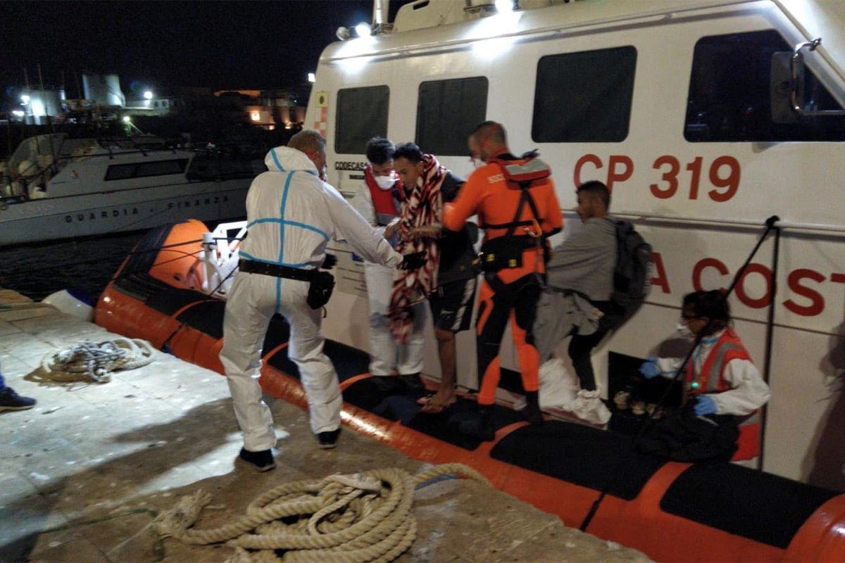 Caso Open arms, arrivano le toghe. Si indaga per sequestro di persona