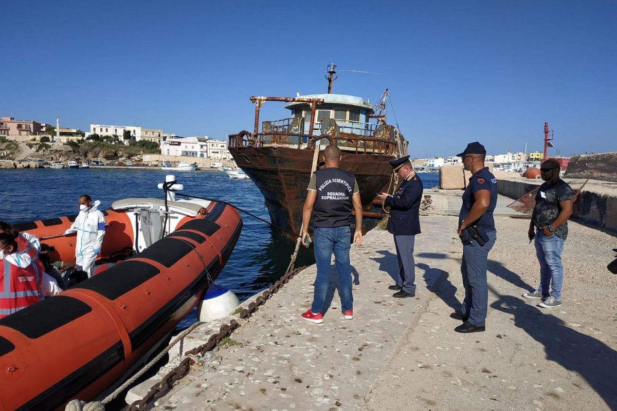 La Spagna offre un porto, Open arms rifiuta