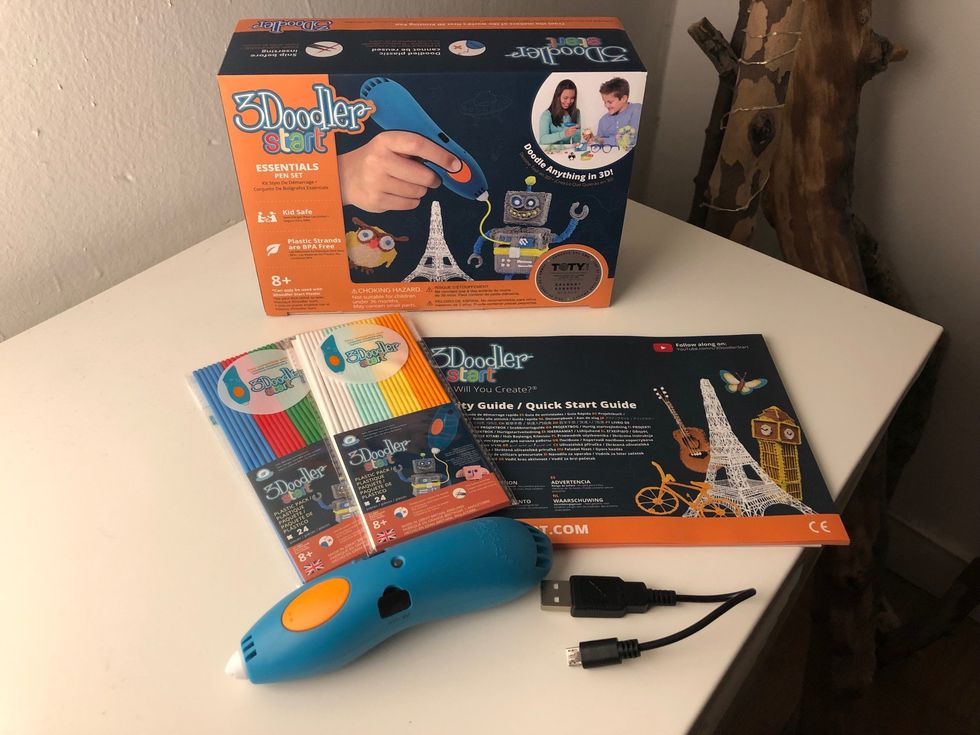 A box that readers "3Doodler start" on it with a chunky blue pen with an orange button on top
