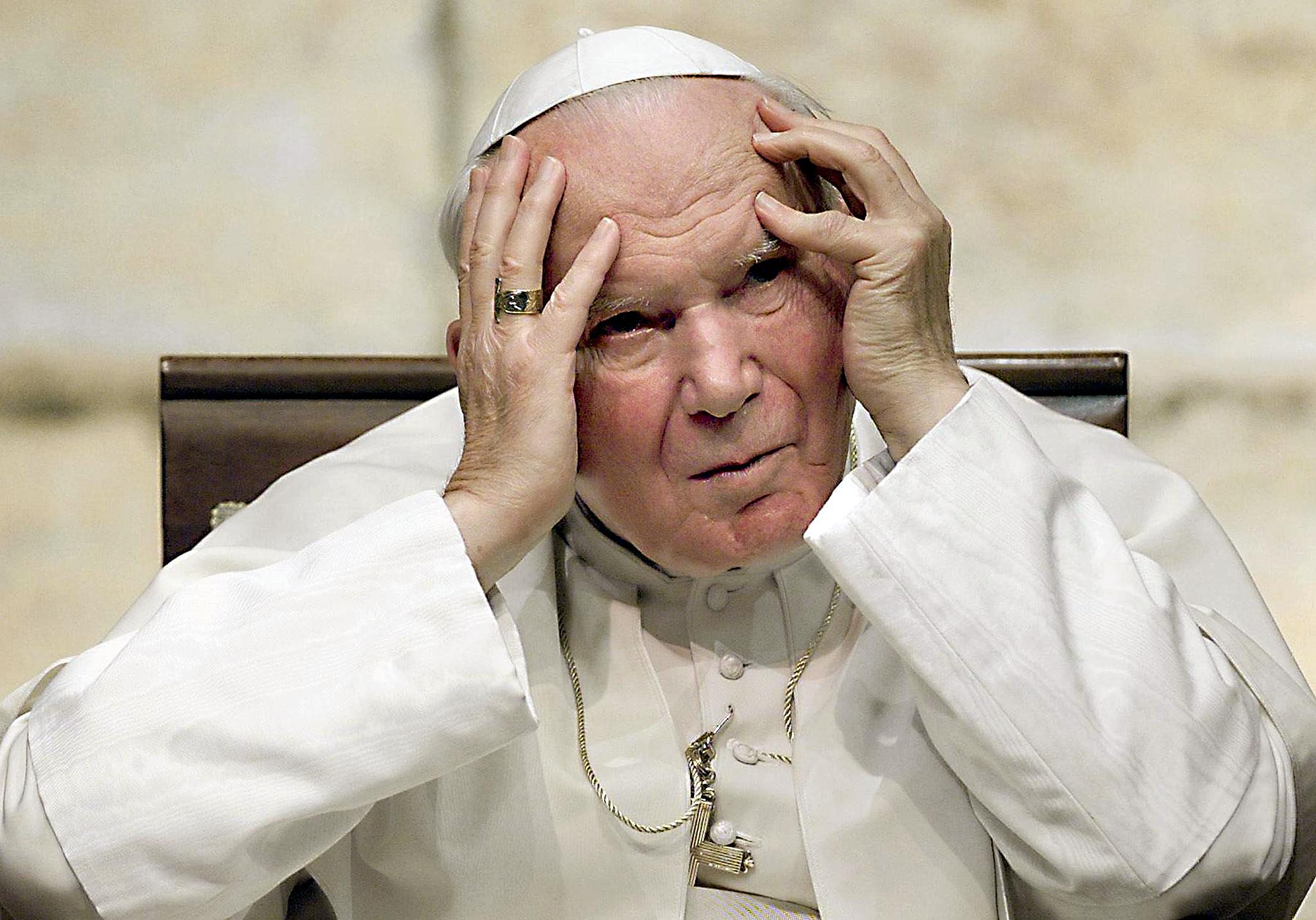 Smentito dagli studenti in rivolta l’istituto che epura i fedeli di Wojtyla