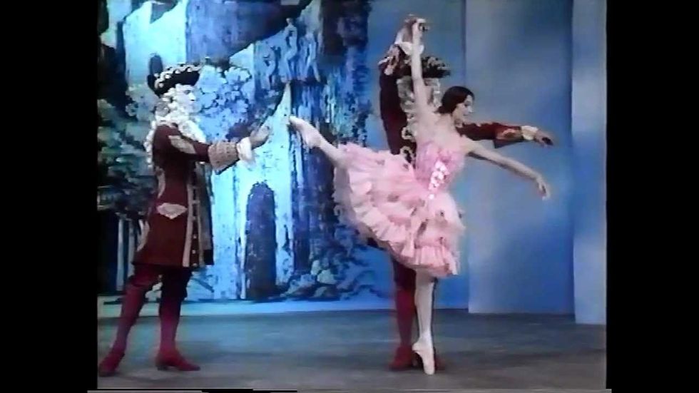 #TBT: Carla Fracci Dancing The Rose Adagio at Age 51 - Pointe