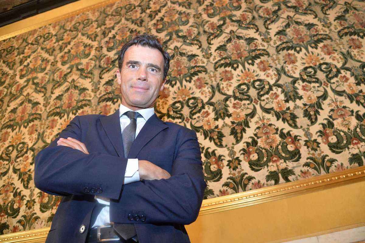 Gozi il parigino tace sul compenso e dà del fascista a chi lo ha criticato