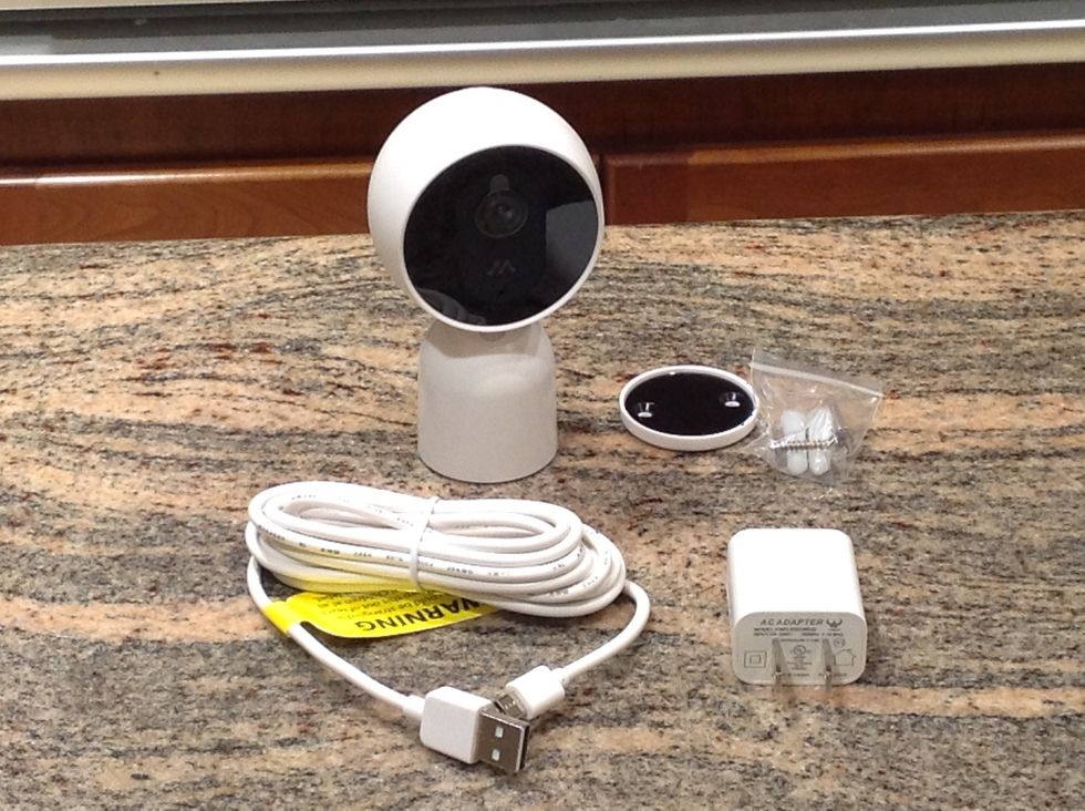 momentum robbi camera and contents inside its box.