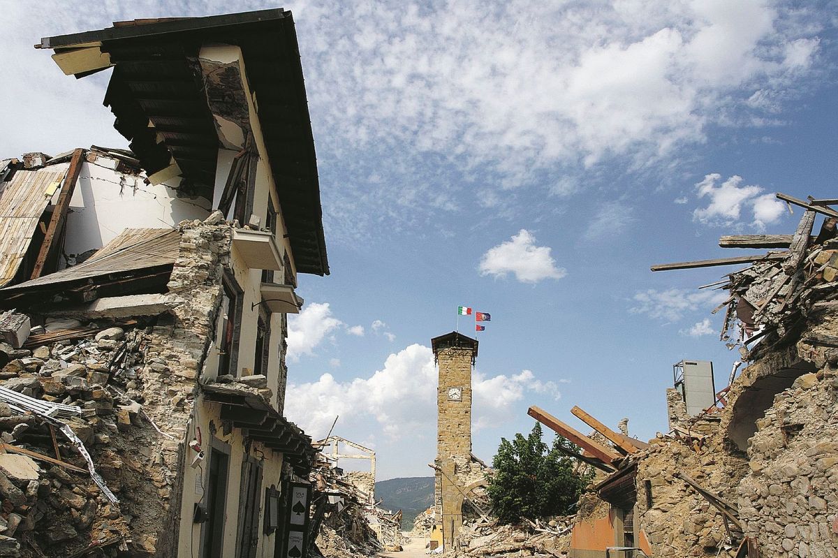Terremoto, tre anni dopo: «Ci hanno abbandonati»