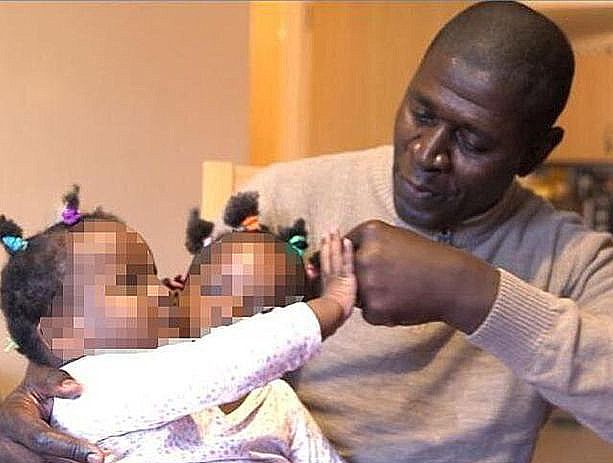 La speranza di un papà ha salvato due gemelline dall’errore dei medici