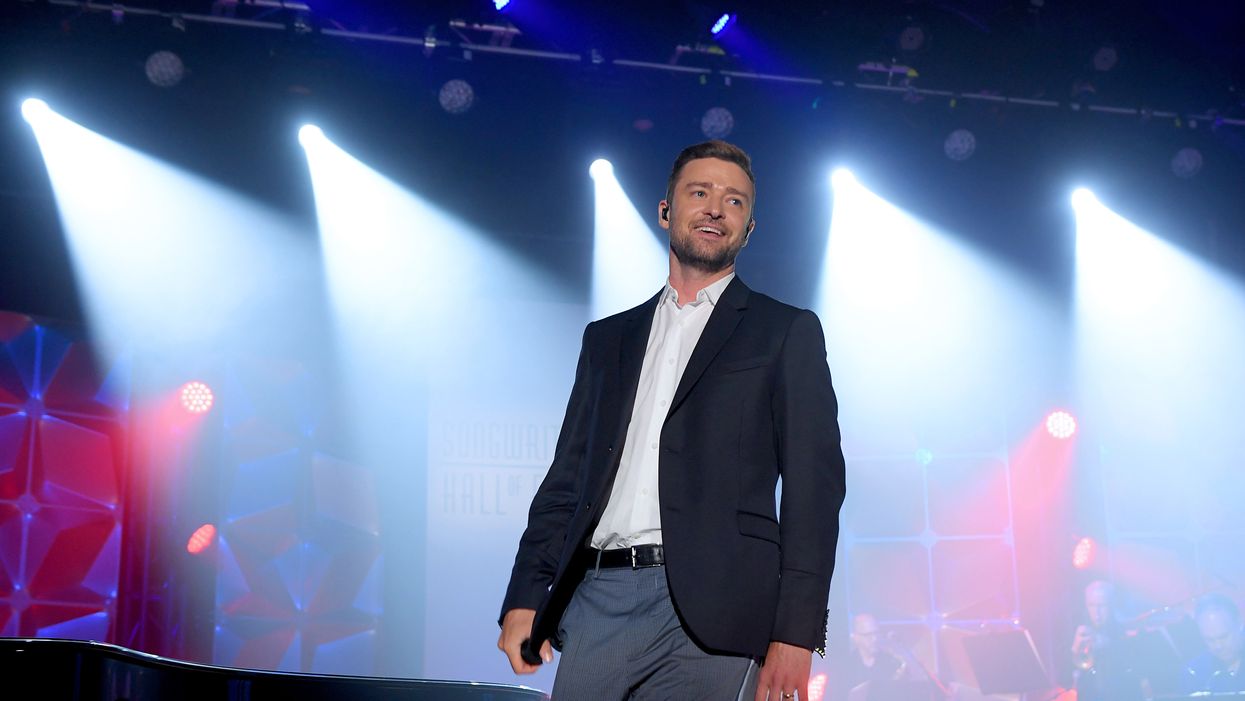 Justin Timberlake gives surprise performance of 'Tennessee Whiskey' on Beale Street