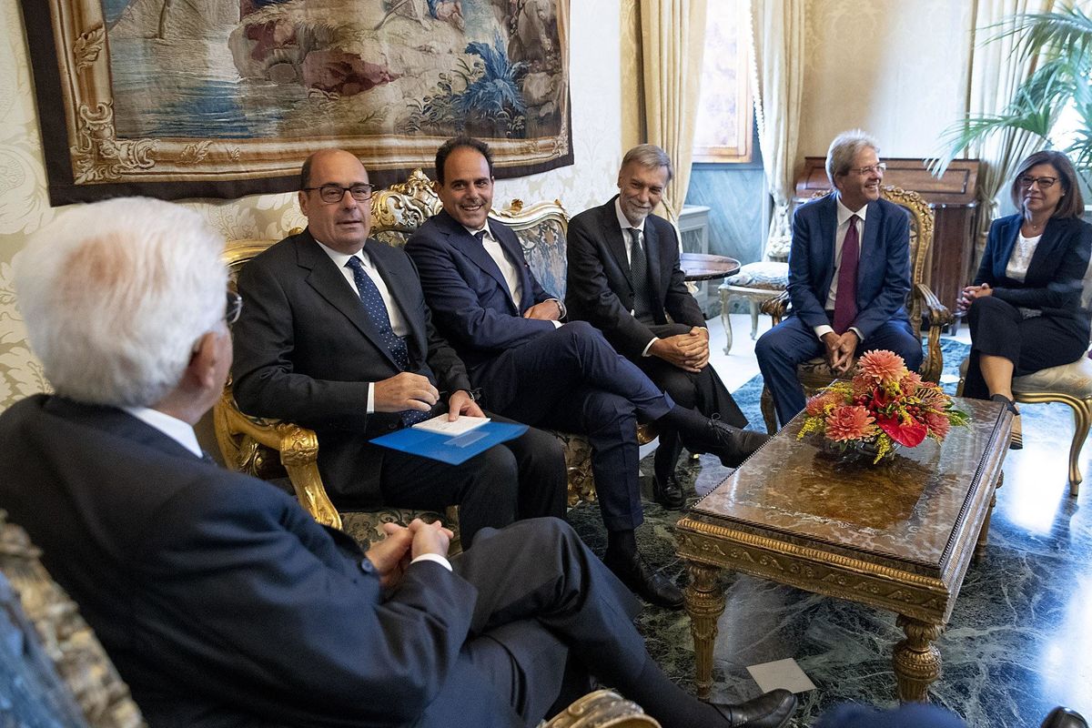 Nuovo taglio degli eletti, manovra ora e immigrazione. Il Pd vuole strozzare il M5s