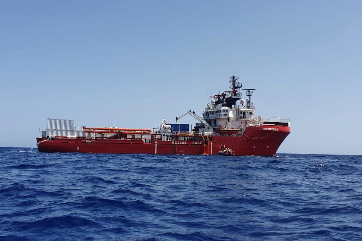 Salvini finché c’è respinge la Viking. I 365 immigrati sbarcano a Malta