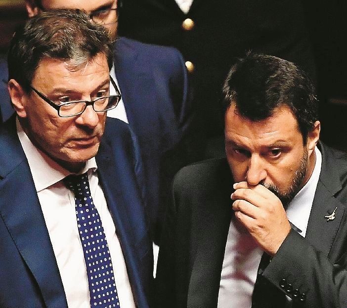 Nell’attesa, la Lega allarga le fessure