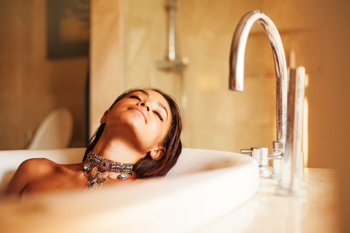 The Right & Wrong Way To Take A Bath - xoNecole