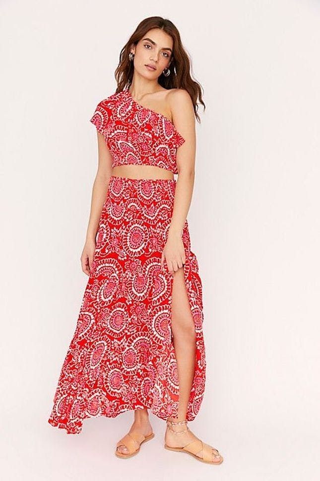 outrageous wedding guest outfits