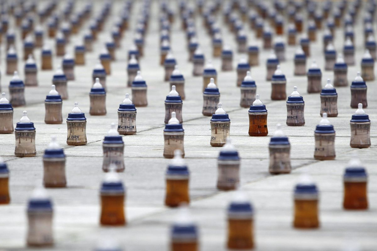 Il biberon fa crescere la teoria del gender