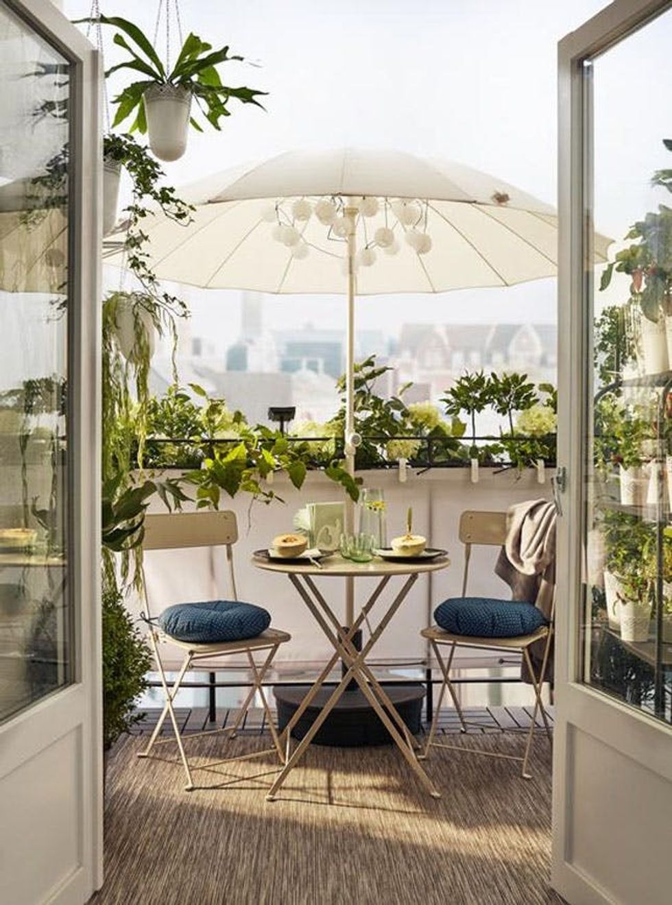 Dine Alfresco With These Mediterranean Outdoor Decor Pieces Brit Mediterranean Outdoor Decor