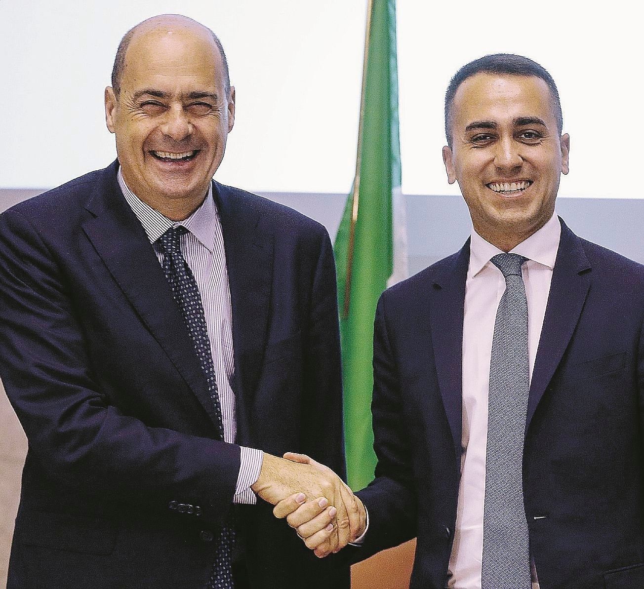 Pd e 5 stelle si accoppiano per calmare Mattarella. Nella notte si balla su Conte