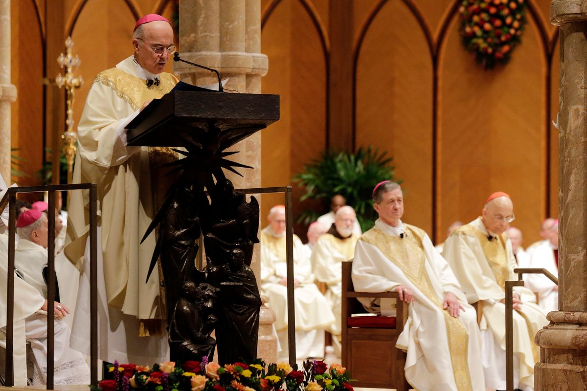 Un anno di silenzi davanti al dossier Viganò