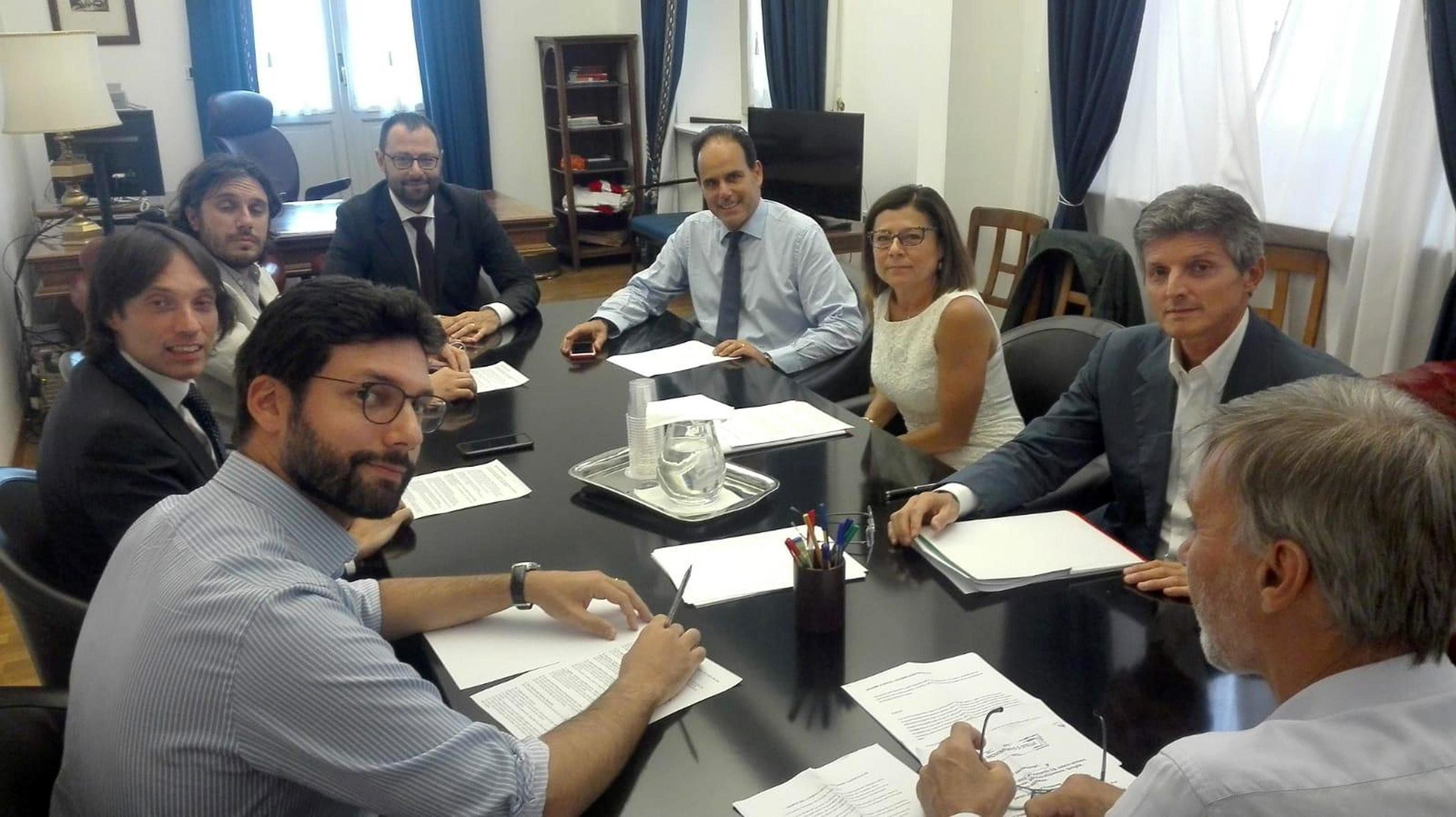 Il governo delle poltrone viventi