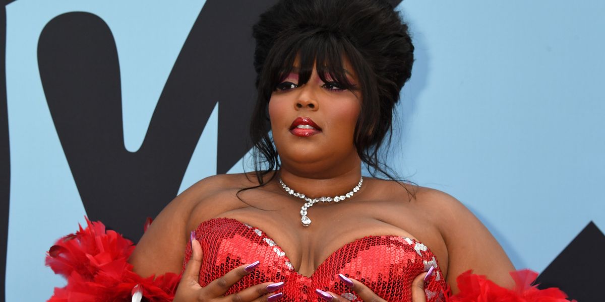 Rihanna Praises Lizzo's VMAs Performance