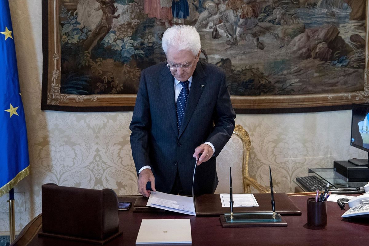 Mattarella dà la benedizione alle nozze contro natura. Ora Conte le deve celebrare