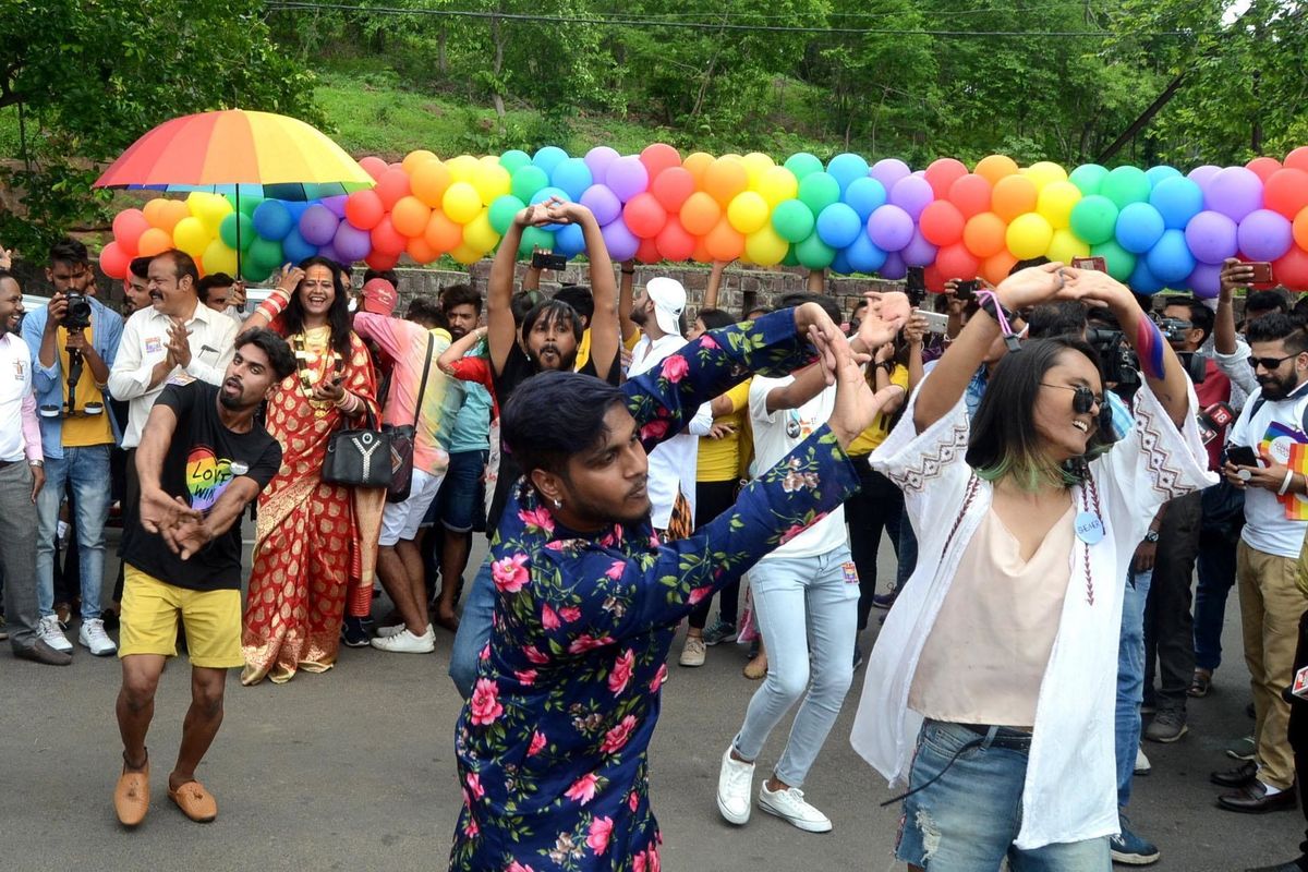 Accordo svelato: bimbi ai gay e droga libera