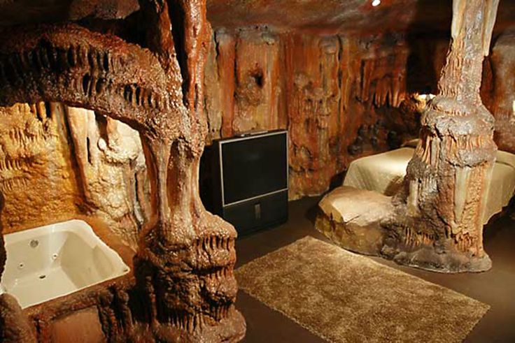 At This Theme Hotel In Kentucky You Can Stay In A Pirate Ship Or Cave Or Jungle It S A Southern Thing