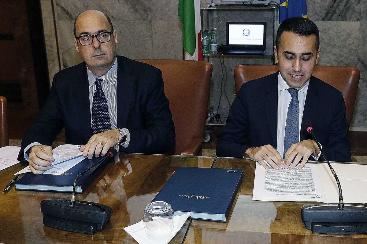 Il Pd ha il terrore che salti tutto e insulta il neoalleato: «Sei un disperato»