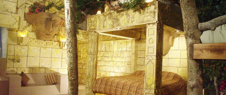 At This Theme Hotel In Kentucky You Can Stay In A Pirate Ship Or Cave Or Jungle It S A Southern Thing