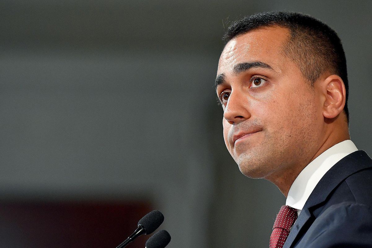 Di Maio rinuncia a Palazzo Chigi. Ma in cambio punta a Esteri o Difesa