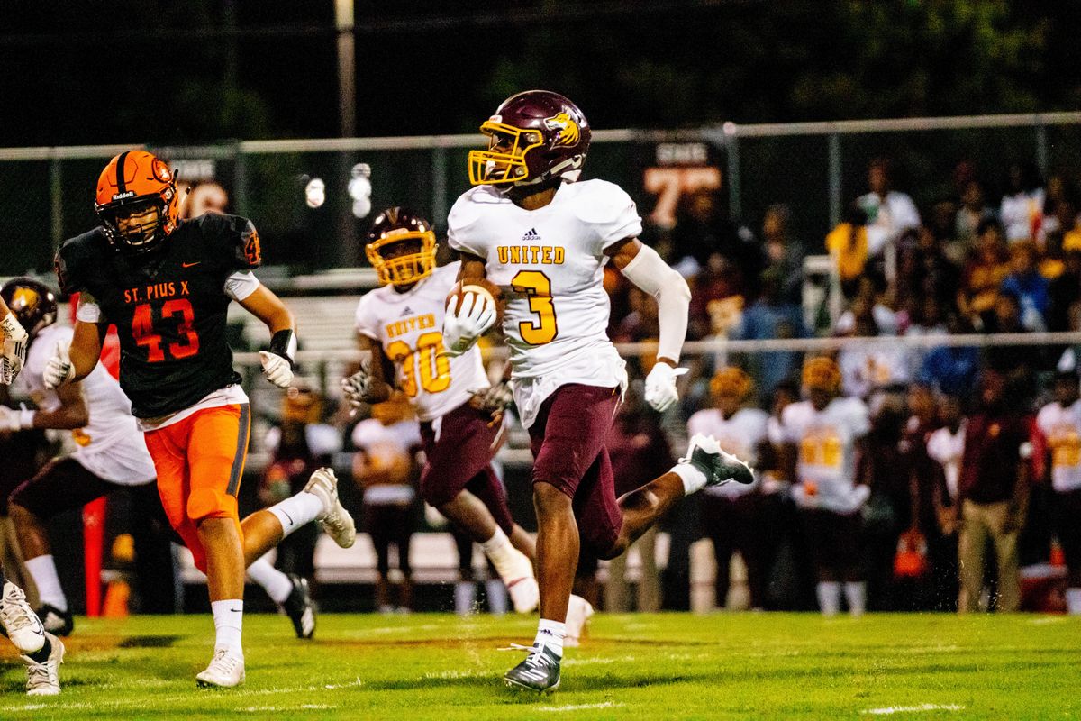 PHOTO GALLERY: United goes on road; handles St. Pius X