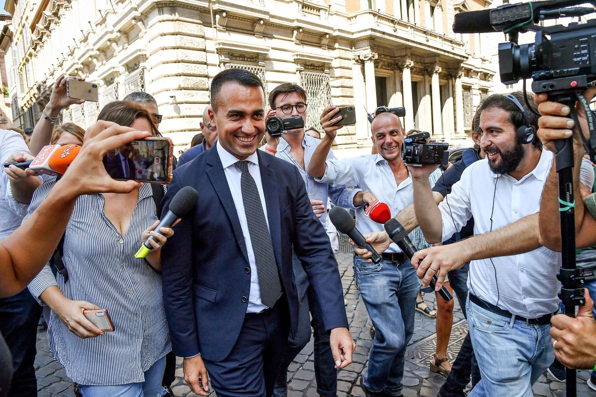 Di Maio il miracolato: dalle risse con Parigi alla guida degli Esteri