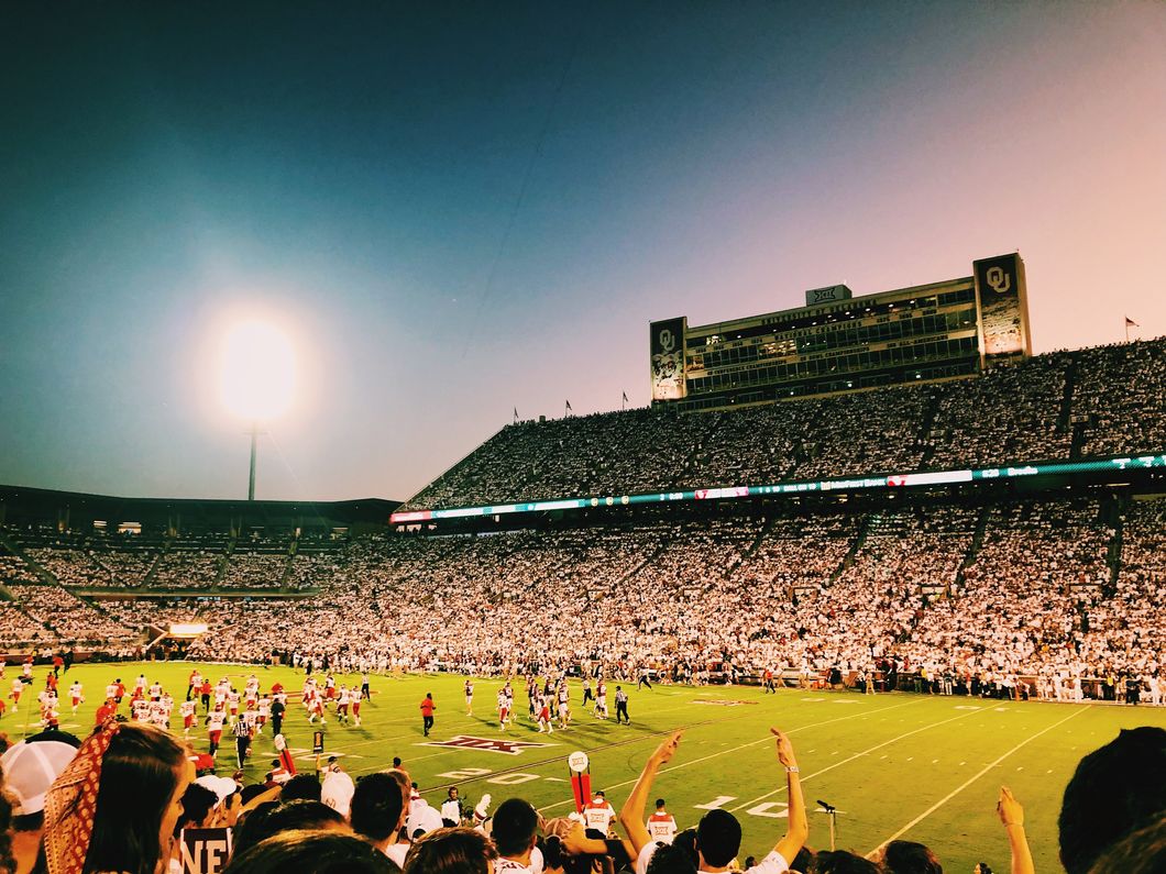 5 Ways College Football Is A Whole Different Ball Game Compared To High School Football