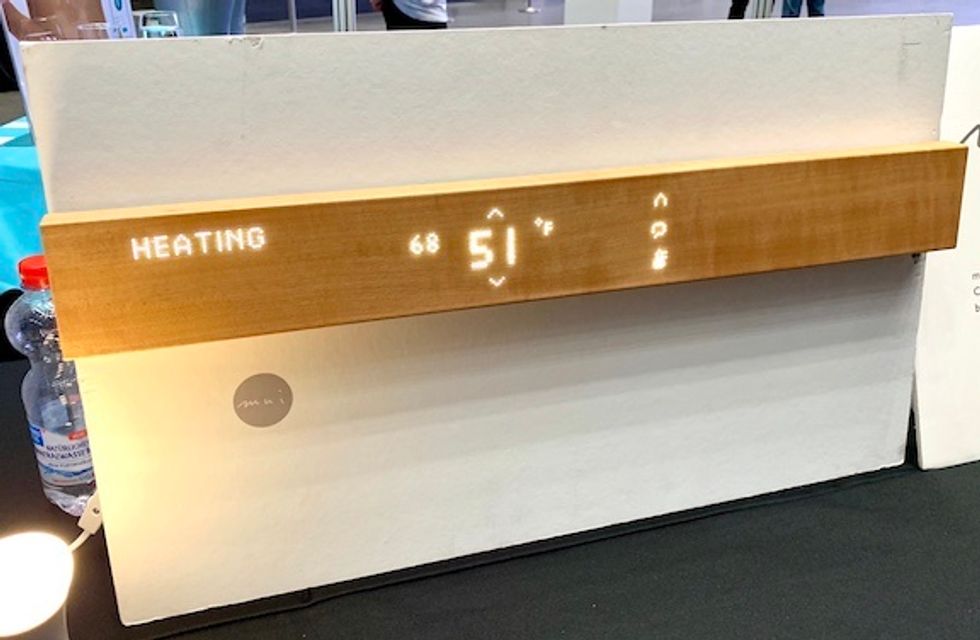 A wooden bar with LED lights showing the temperature and word "heating"