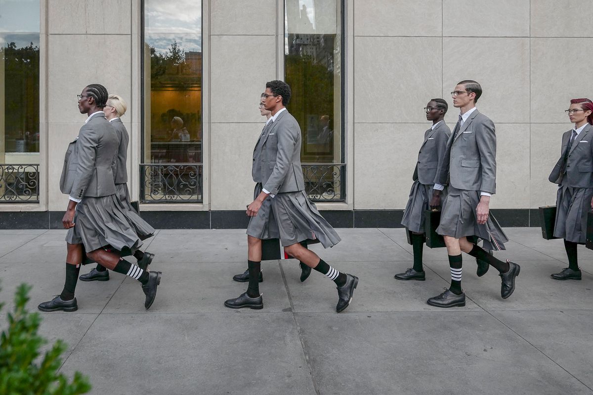 Paris Fashion Week: Thom Browne takes a brain-bending stroll on the strand  for spring and summer 2019 - Los Angeles Times