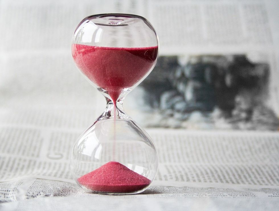 https://pixabay.com/photos/hourglass-time-hours-clock-620397/