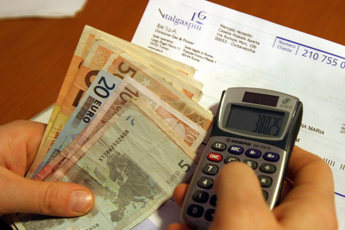 Mentre tutti parlano di ambiente salgono le bollette di luce e gas