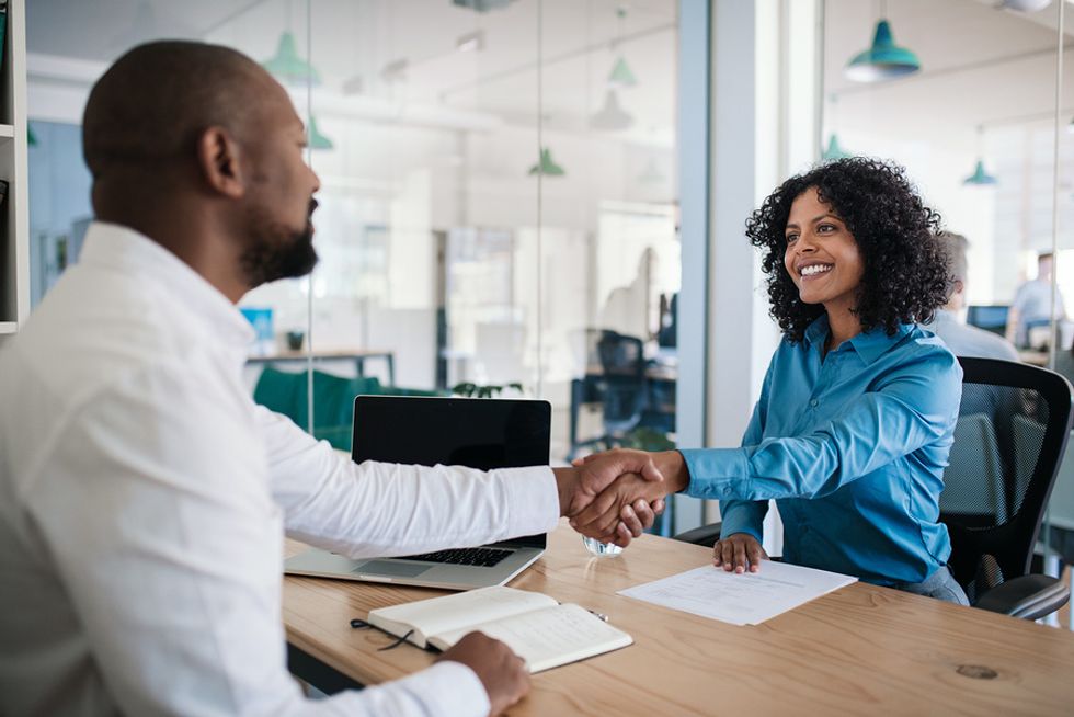 Woman not appearing overconfident in a job interview
