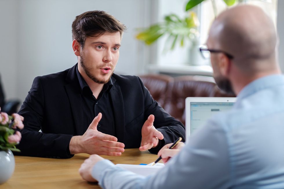 Job candidate not appearing overconfident in an interview